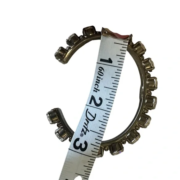 NWOT💎Women’s Riveting Romance Swarovski 16 Crystal Bangle Bracelet. - Picture 8 of 9